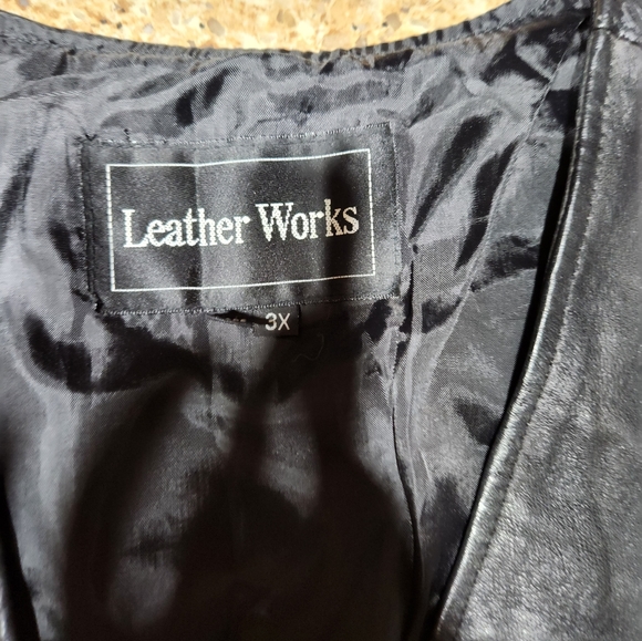 Vintage Leather Vest - Picture 3 of 3
